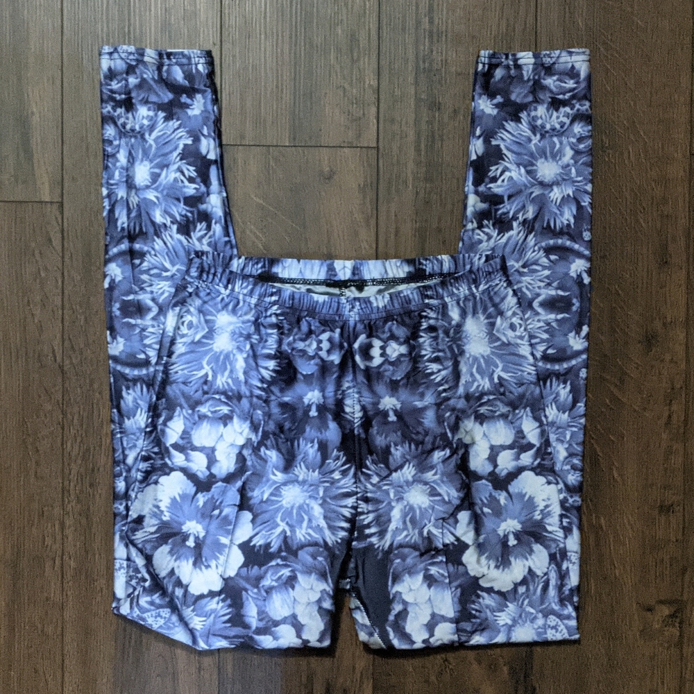 EUC Lotus Leggings - Blue and White Floral